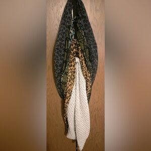 LOT Four circle scarves like new Beautiful colors